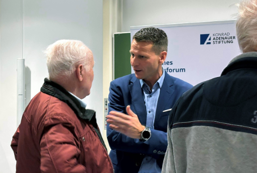 Zwei Männer im Gespräch